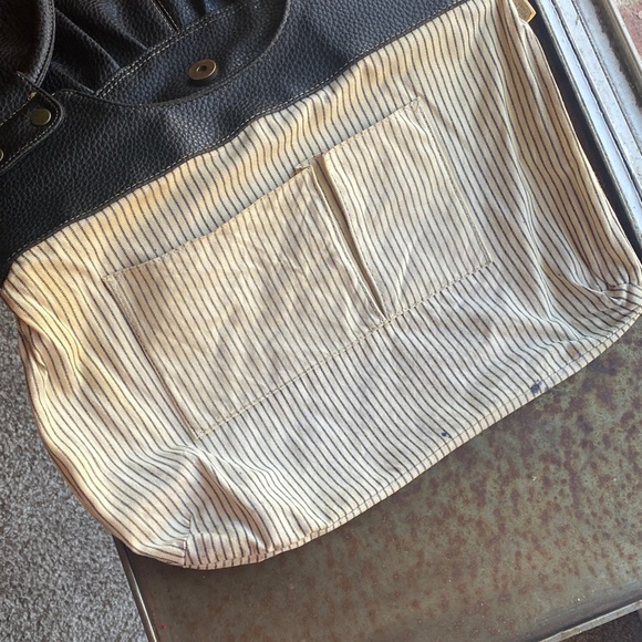 The Limited VTG Large Black Pebbled Leather Shoulder Bag  with Gold Accents - Picture 10 of 16